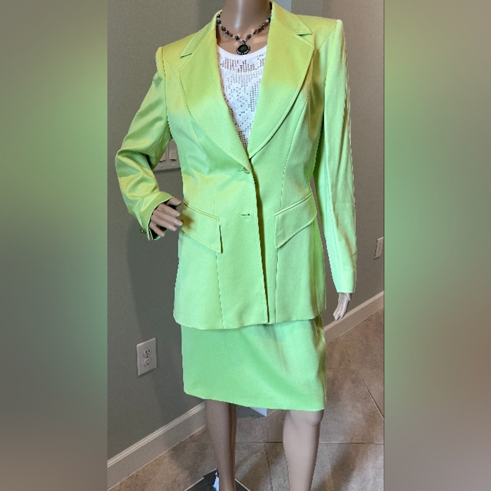 Vintage Escada Spring Green Jacket & Skirt Set. Size 40. New Without Tags